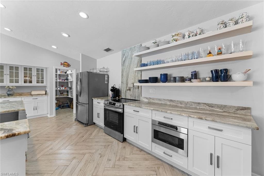 2467 Pine Woods CIR # 3, NAPLES FL 34105-10