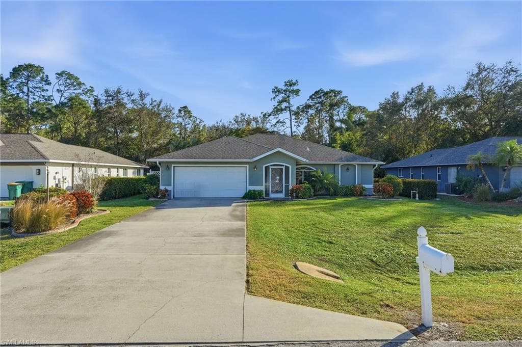 272 Johnnycake DR, NAPLES FL 34110-30