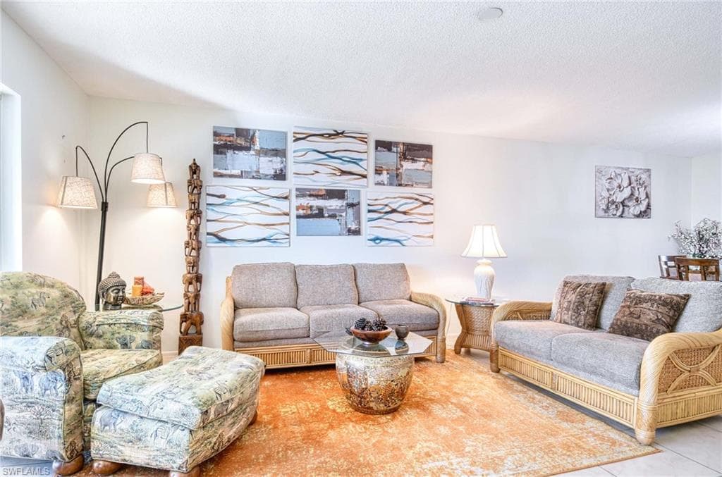 5483 Rattlesnake Hammock RD # 207, NAPLES FL 34113-1