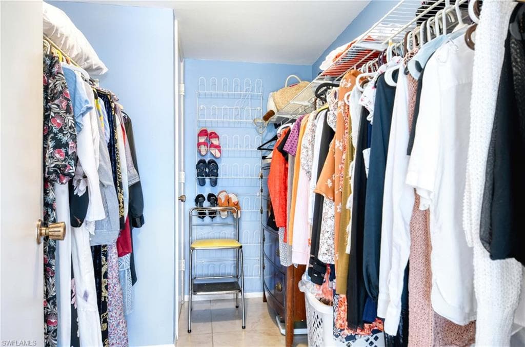 5483 Rattlesnake Hammock RD # 207, NAPLES FL 34113-10