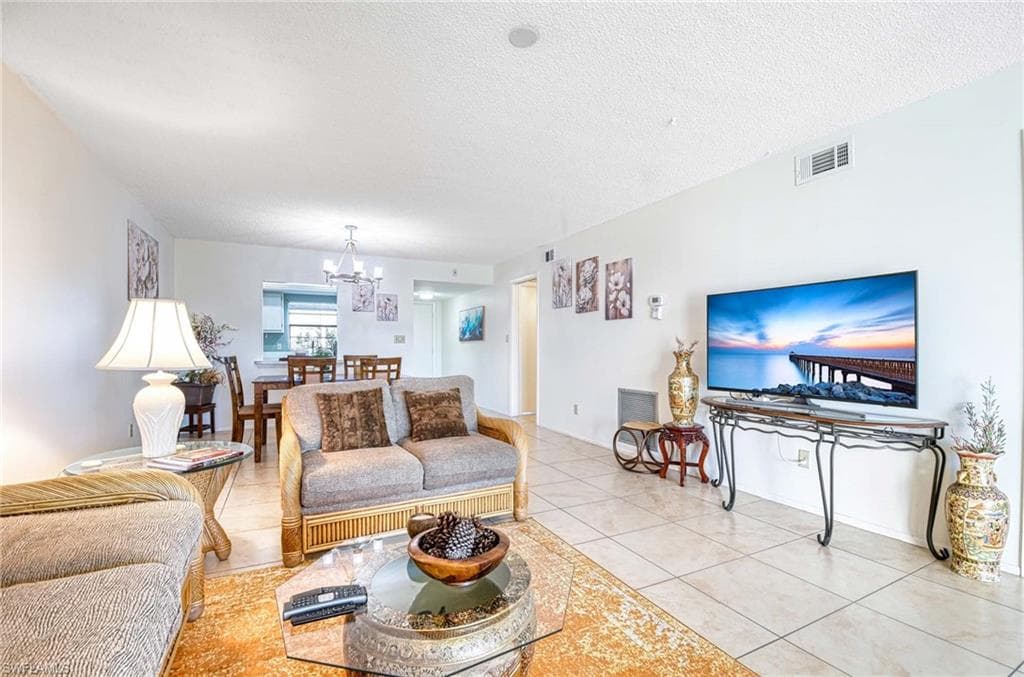 5483 Rattlesnake Hammock RD # 207, NAPLES FL 34113-3