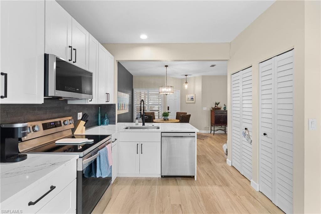 327 Emerald Bay CIR # W6, NAPLES FL 34110-12