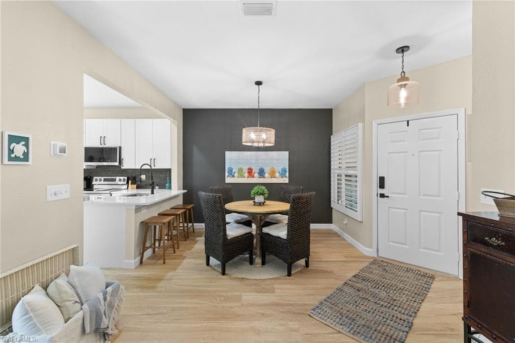 327 Emerald Bay CIR # W6, NAPLES FL 34110-6