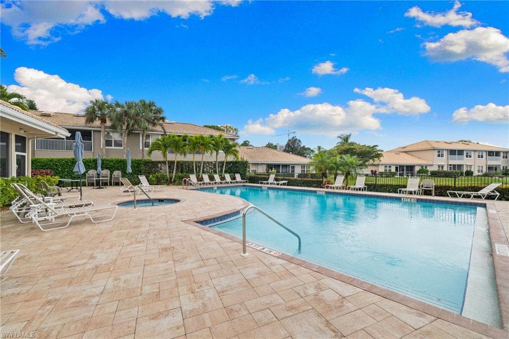 327 Emerald Bay CIR # W6, NAPLES FL 34110-33