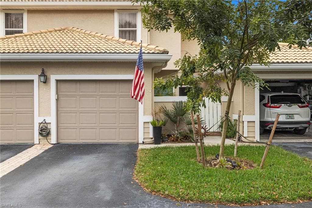 327 Emerald Bay CIR # W6, NAPLES FL 34110-32