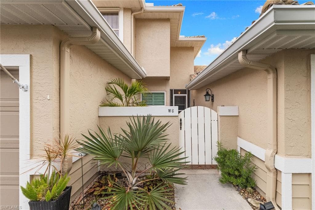 327 Emerald Bay CIR # W6, NAPLES FL 34110-30