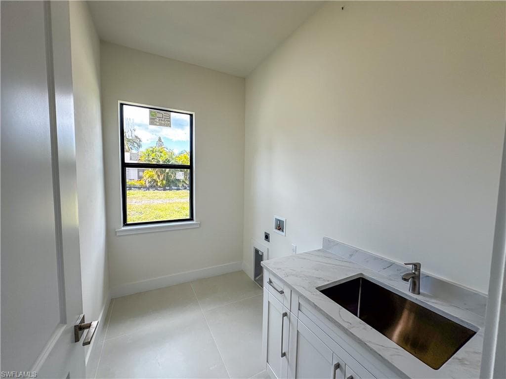 2464 Florida AVE, NAPLES FL 34112-12