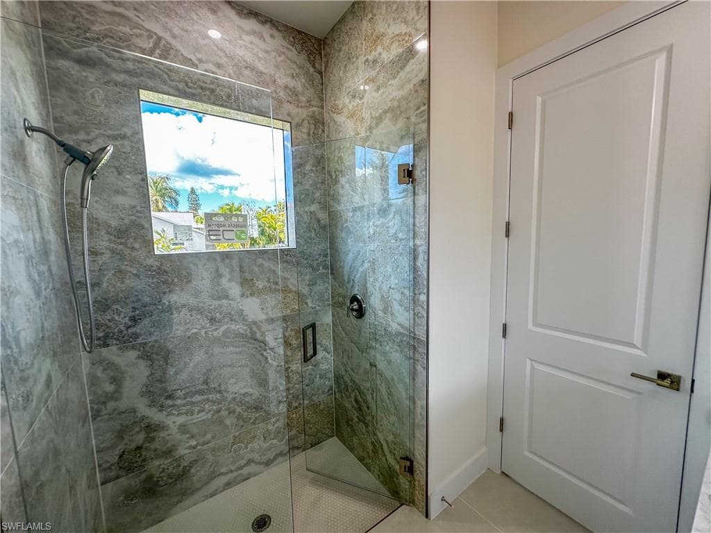 2464 Florida AVE, NAPLES FL 34112-16