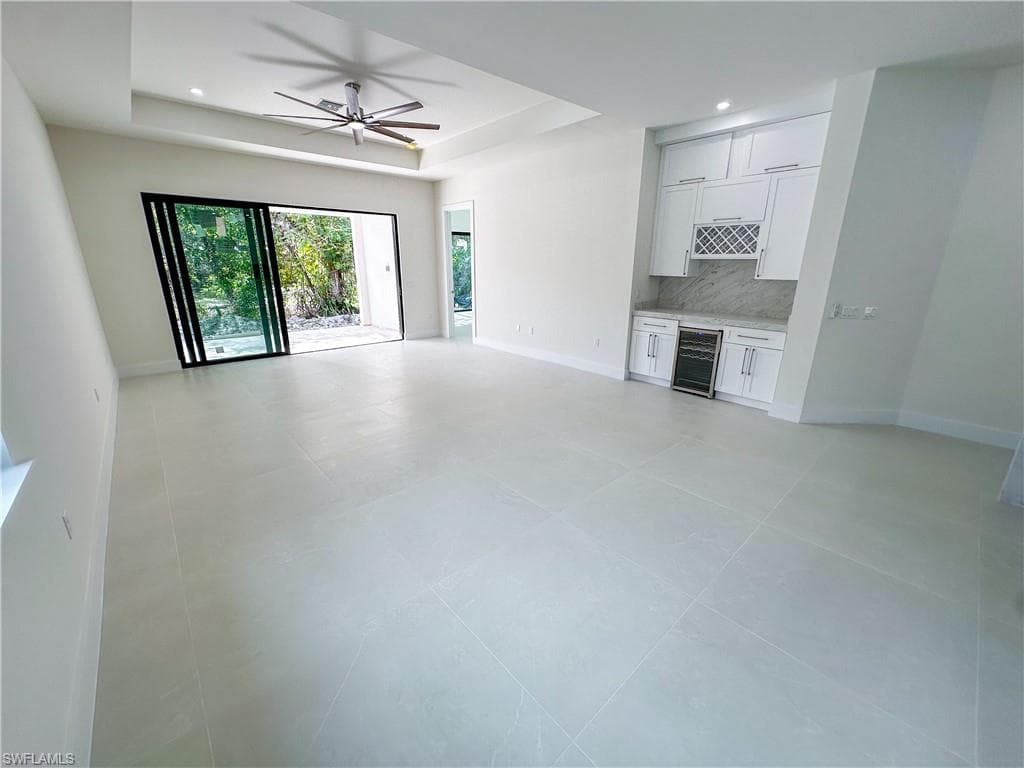 2464 Florida AVE, NAPLES FL 34112-25