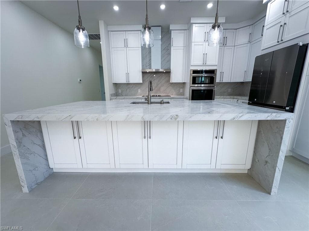 2464 Florida AVE, NAPLES FL 34112-35