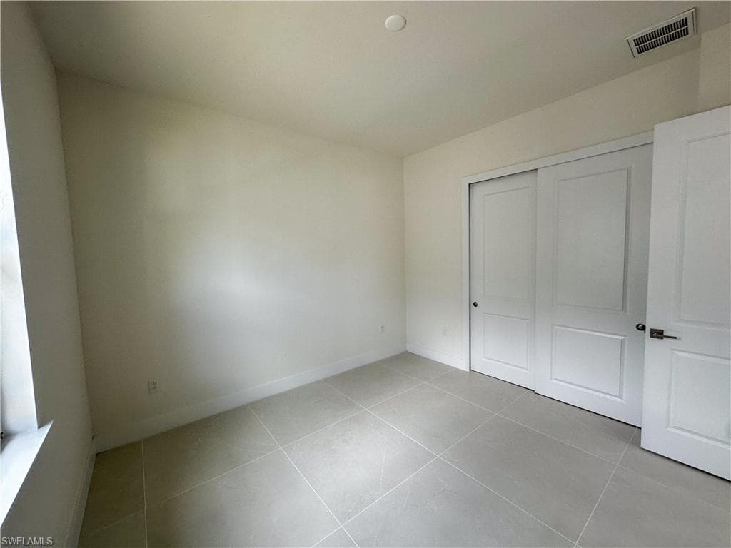 2464 Florida AVE, NAPLES FL 34112-8