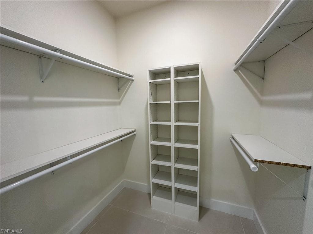 2464 Florida AVE, NAPLES FL 34112-29