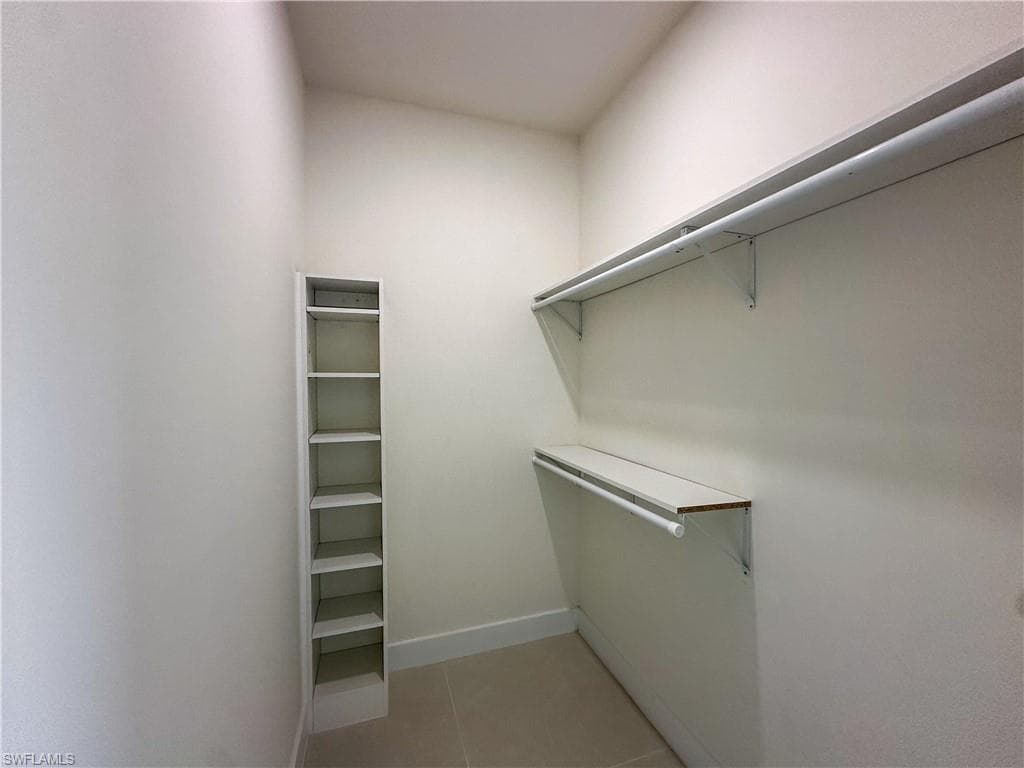 2464 Florida AVE, NAPLES FL 34112-14