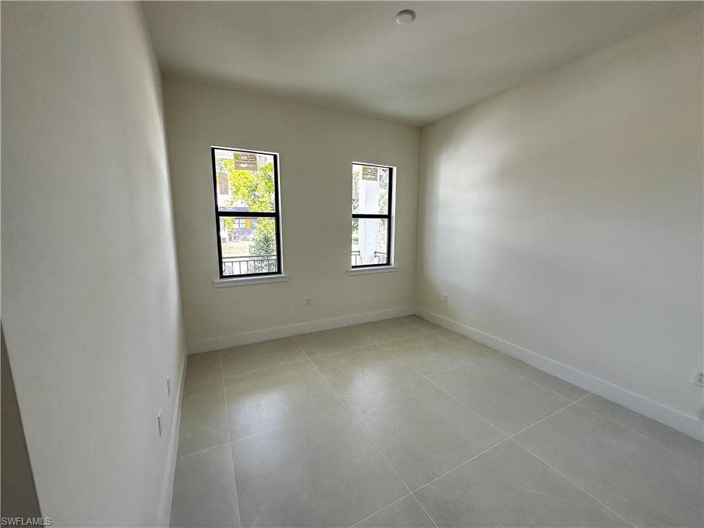 2464 Florida AVE, NAPLES FL 34112-3