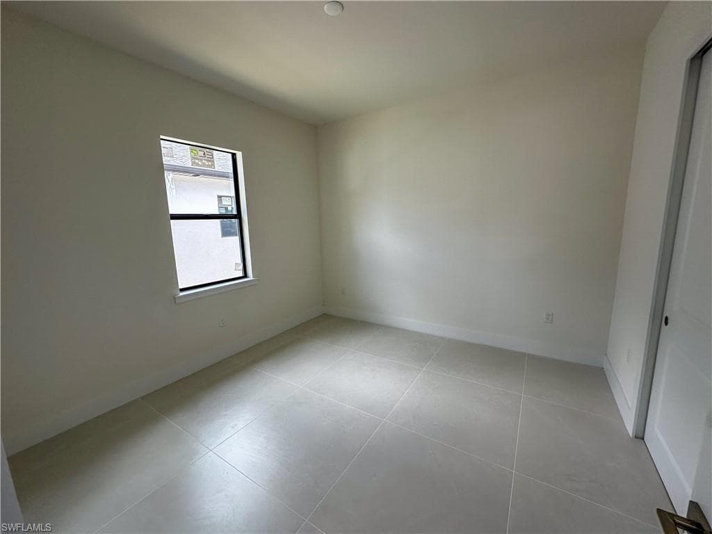 2464 Florida AVE, NAPLES FL 34112-7