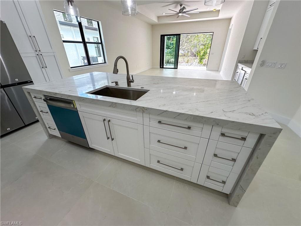 2464 Florida AVE, NAPLES FL 34112-24