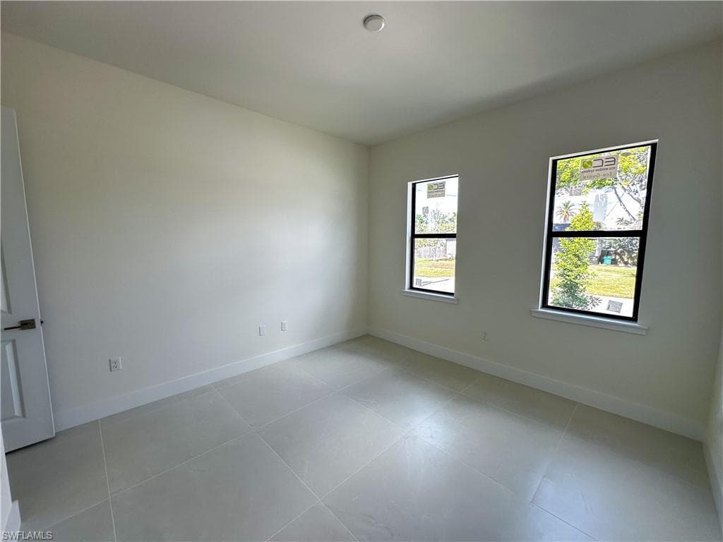 2480 Florida AVE, NAPLES FL 34112-35