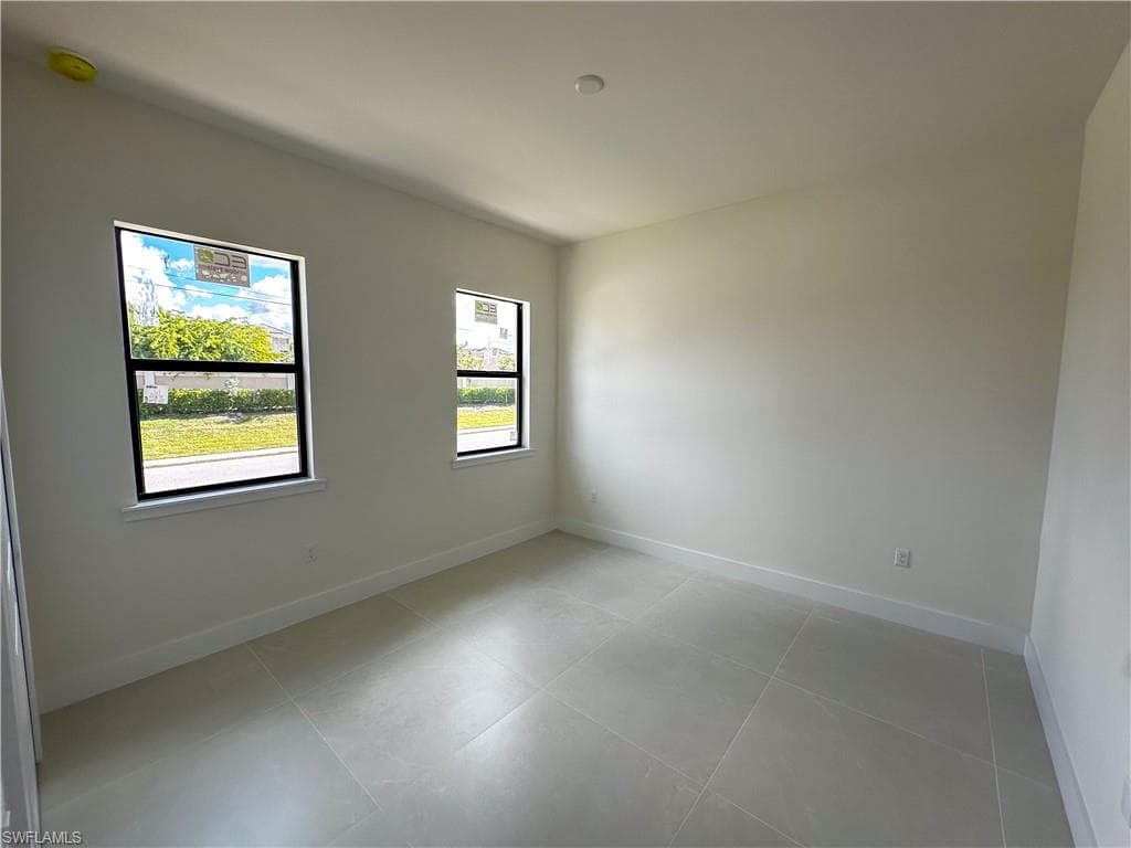 2480 Florida AVE, NAPLES FL 34112-27