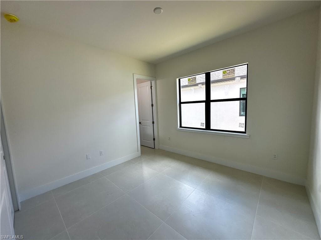 2480 Florida AVE, NAPLES FL 34112-23