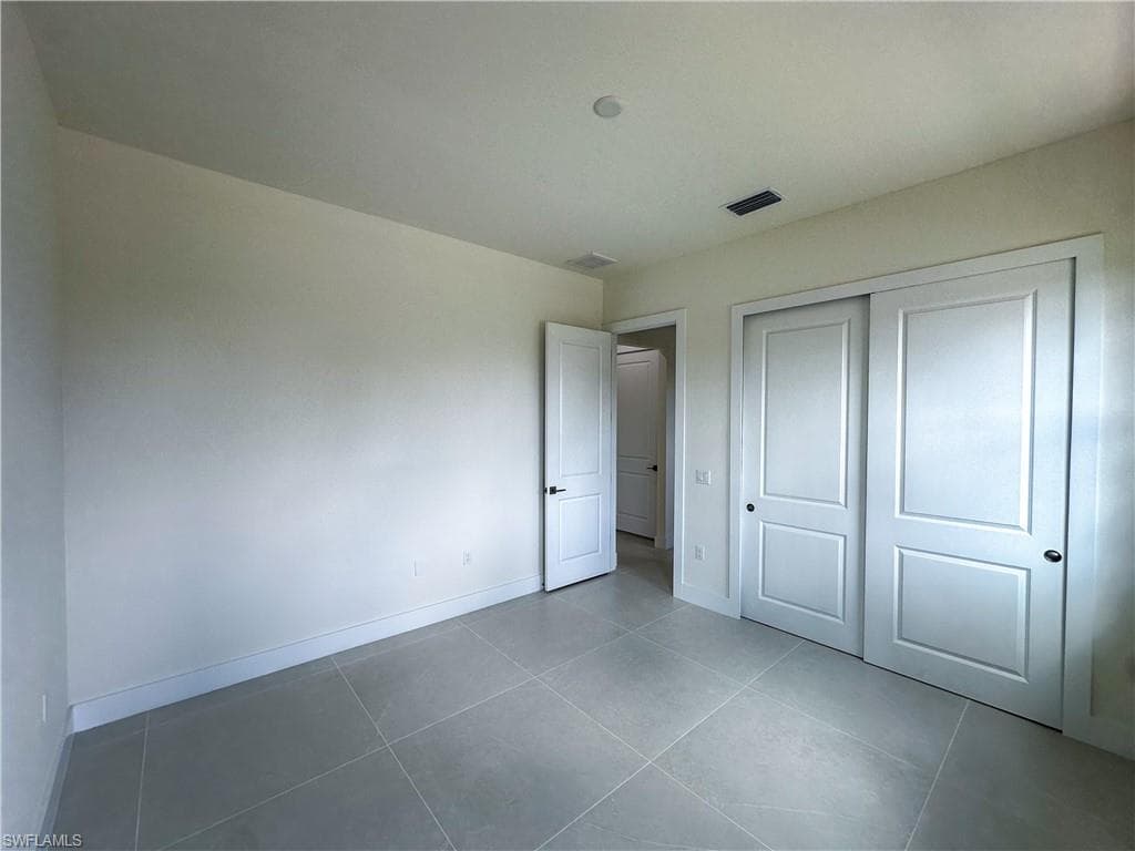 2480 Florida AVE, NAPLES FL 34112-32