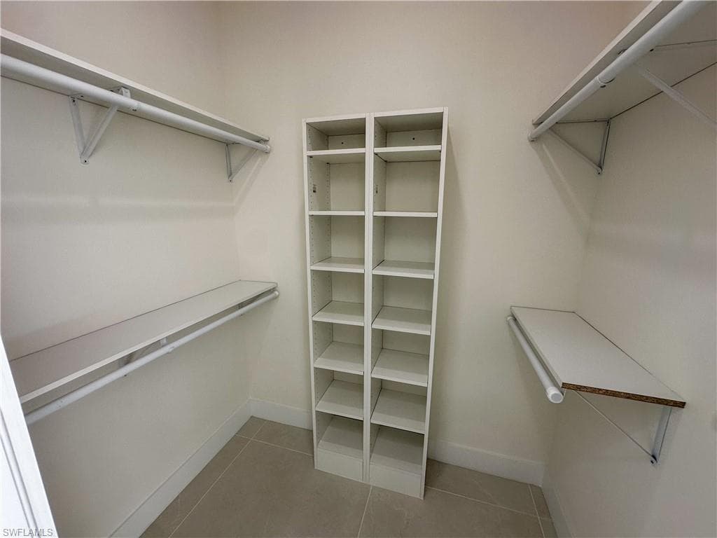 2480 Florida AVE, NAPLES FL 34112-17