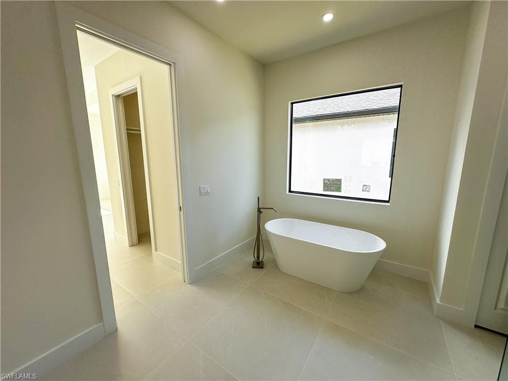 2480 Florida AVE, NAPLES FL 34112-18