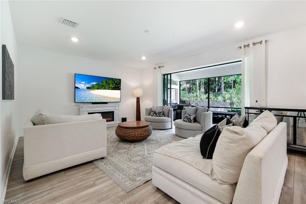 10427 VENTANA LN-7