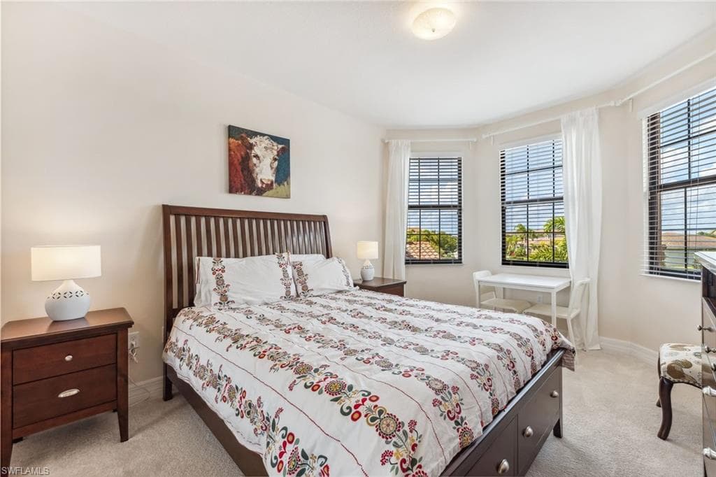 4360 Aurora ST-27