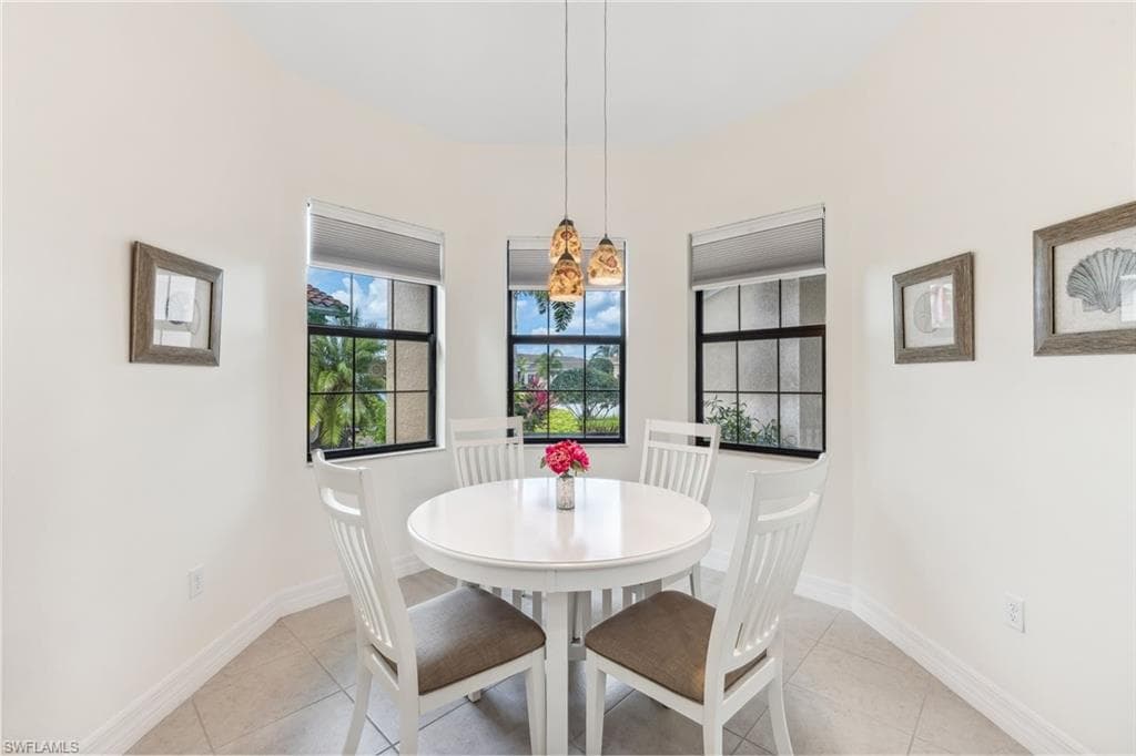 4360 Aurora ST-8