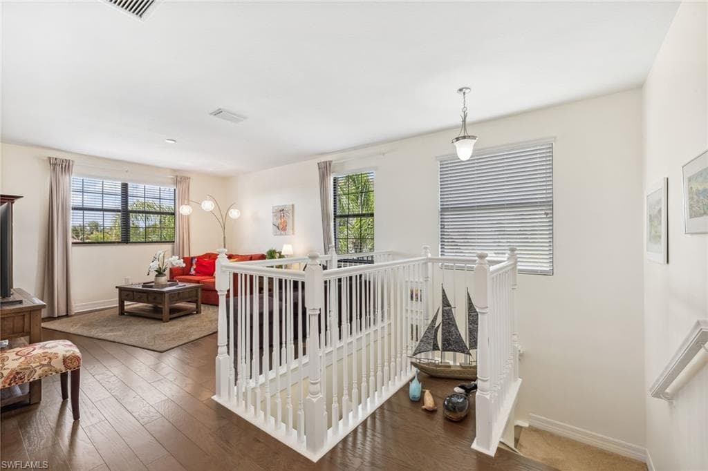 4360 Aurora ST-23