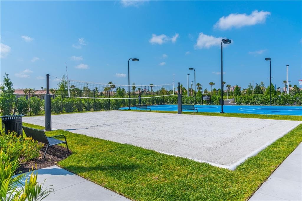 4360 Aurora ST-44