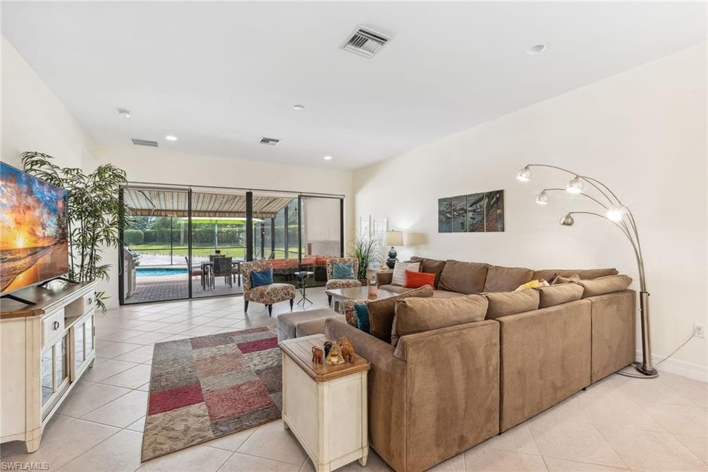 4360 Aurora ST-10