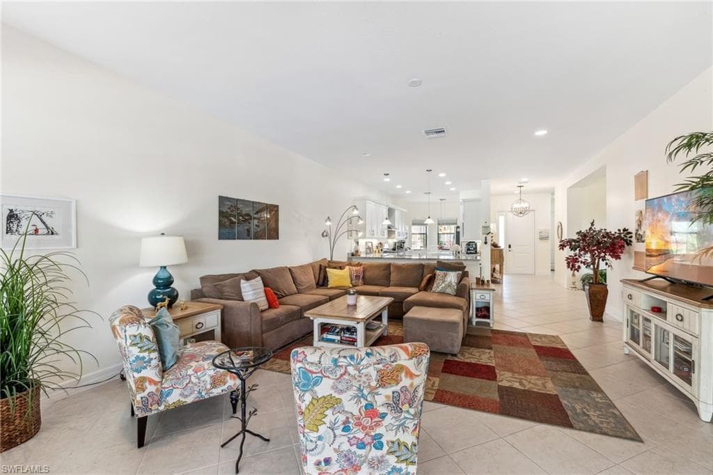 4360 Aurora ST-18