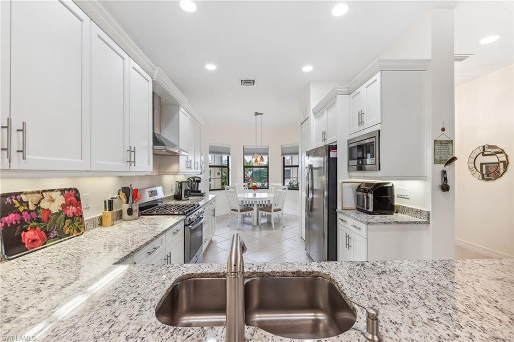 4360 Aurora ST-3