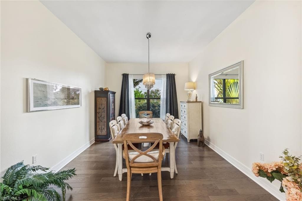 4360 Aurora ST-7