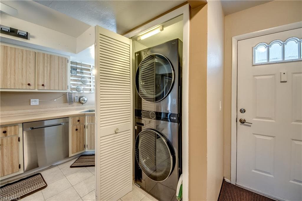 1202 Cape Coral PKWY W # 206, CAPE CORAL FL 33914-11