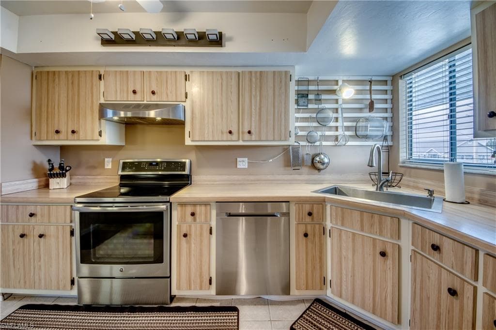 1202 Cape Coral PKWY W # 206, CAPE CORAL FL 33914-6