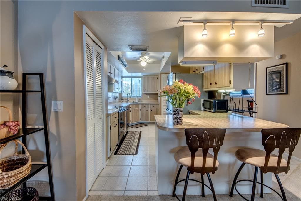 1202 Cape Coral PKWY W # 206, CAPE CORAL FL 33914-10