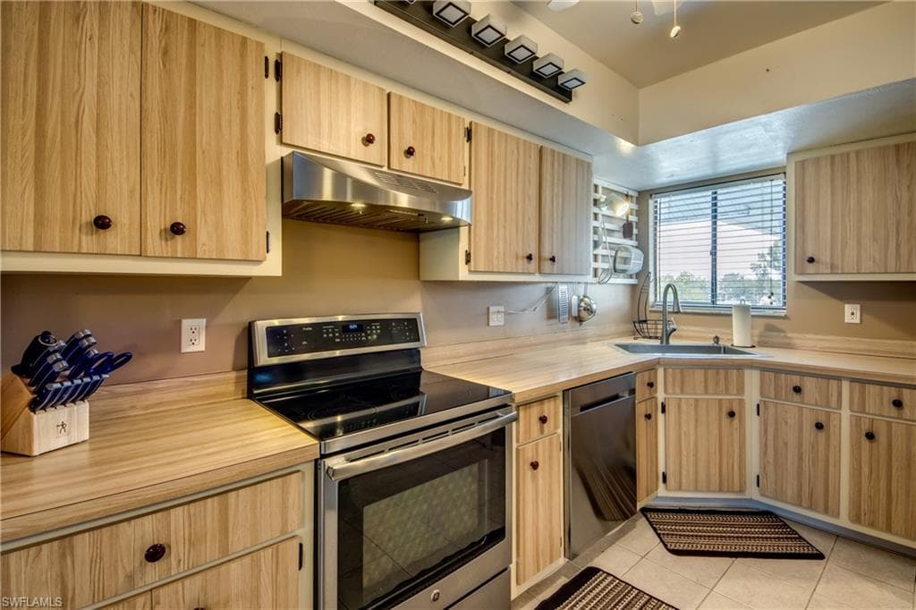 1202 Cape Coral PKWY W # 206, CAPE CORAL FL 33914-7