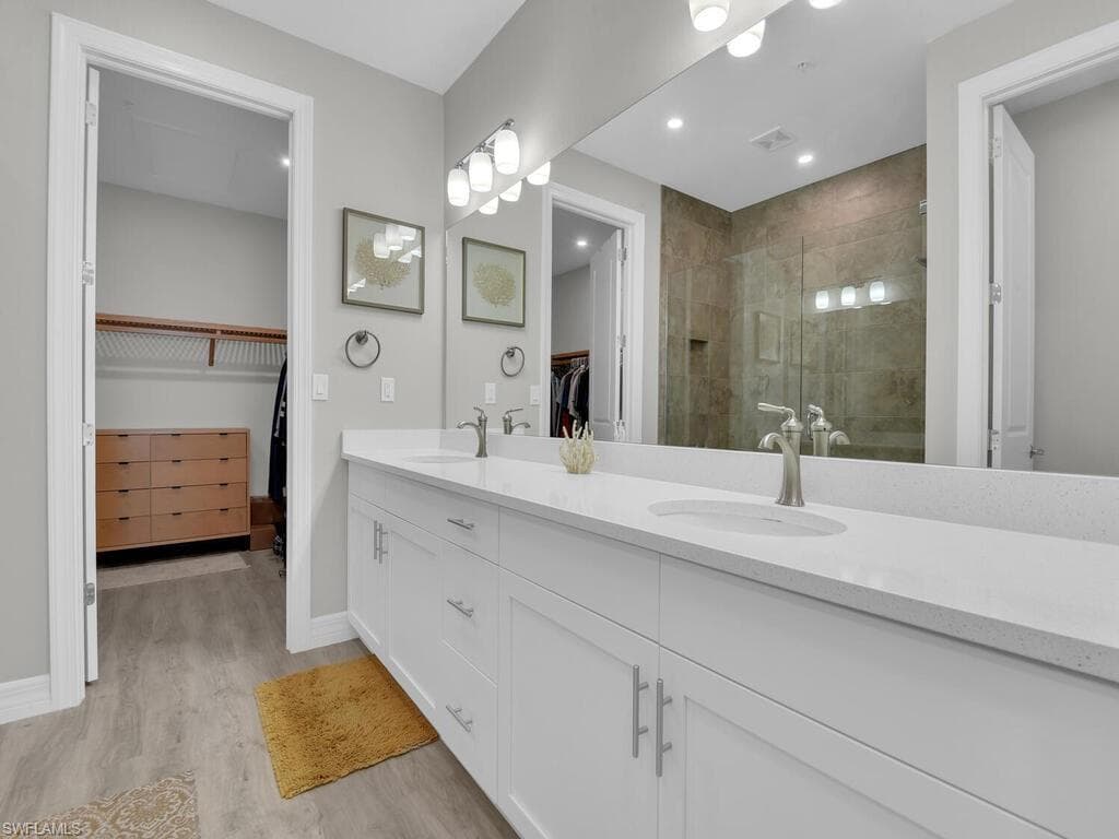 233 Indies DR E # 201, NAPLES FL 34114-21