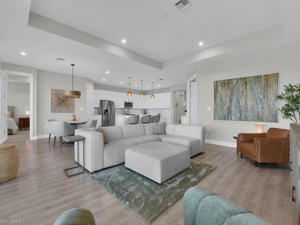 233 Indies DR E # 201, NAPLES FL 34114-1