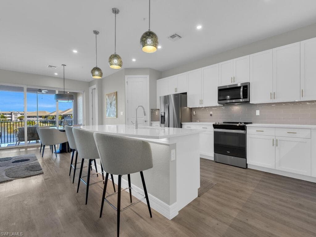 233 Indies DR E # 201, NAPLES FL 34114-5