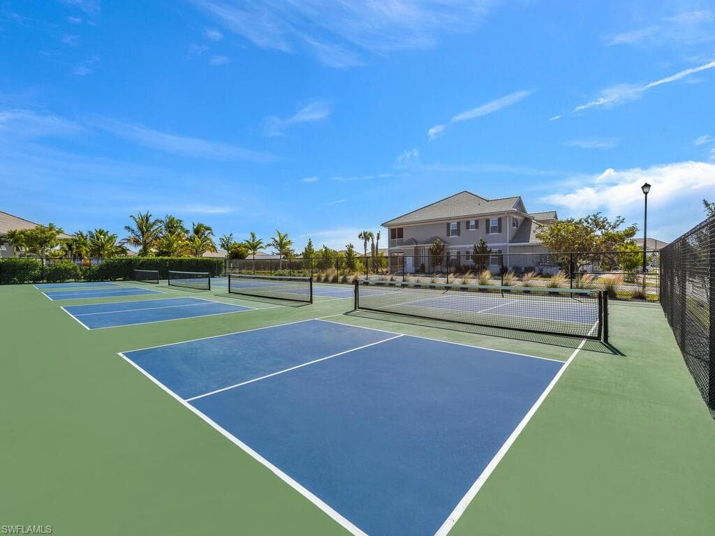 233 Indies DR E # 201, NAPLES FL 34114-40