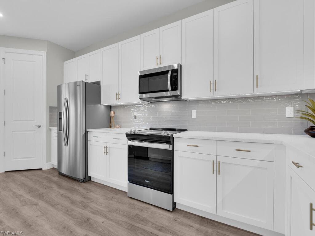 233 Indies DR E # 201, NAPLES FL 34114-16