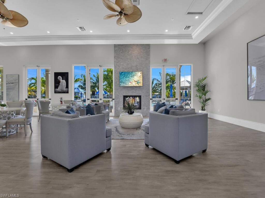 233 Indies DR E # 201, NAPLES FL 34114-41