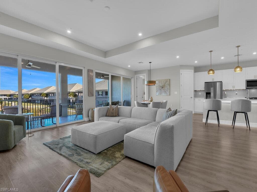 233 Indies DR E # 201, NAPLES FL 34114-6