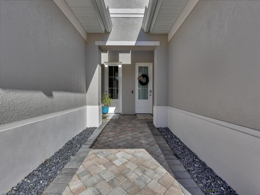 233 Indies DR E # 201, NAPLES FL 34114-34