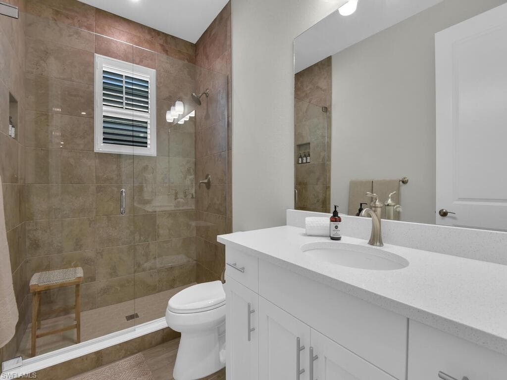 233 Indies DR E # 201, NAPLES FL 34114-28