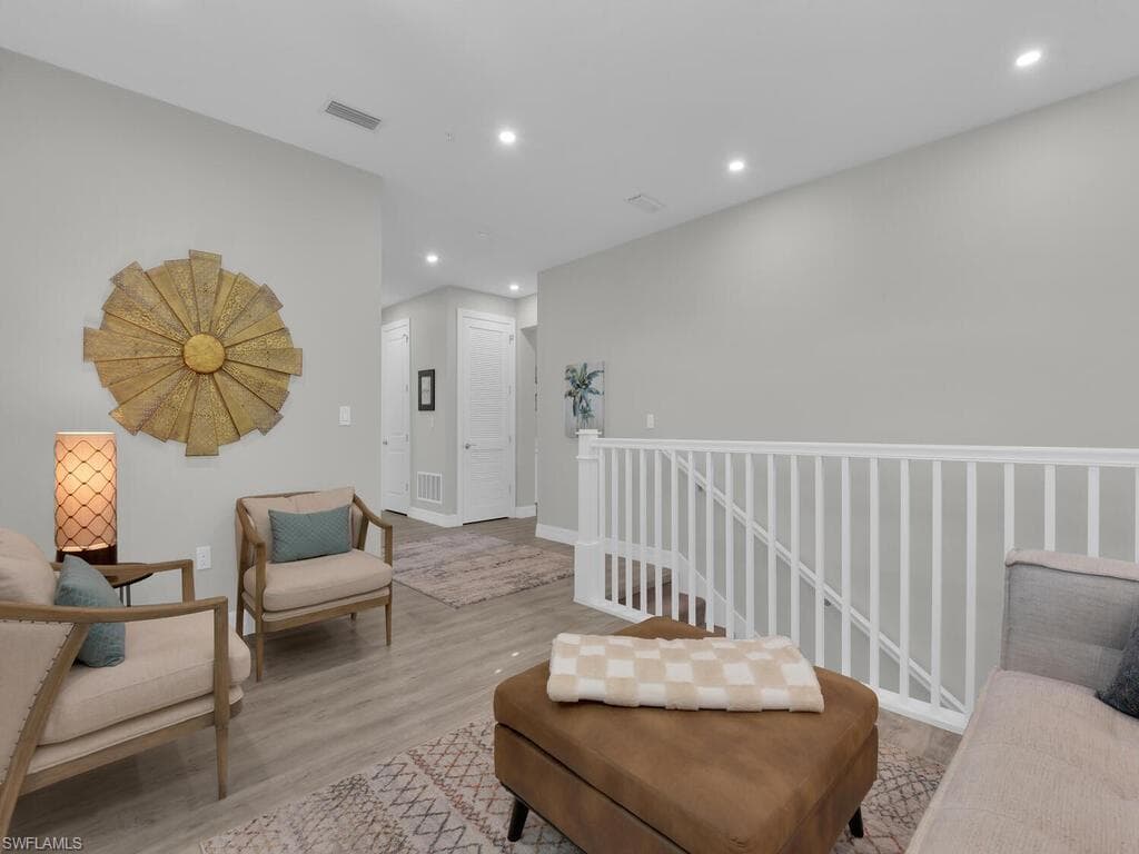 233 Indies DR E # 201, NAPLES FL 34114-9