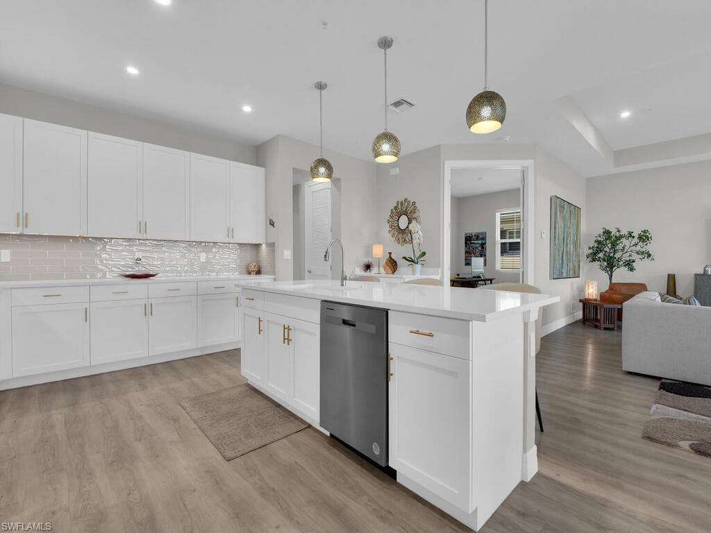 233 Indies DR E # 201, NAPLES FL 34114-17